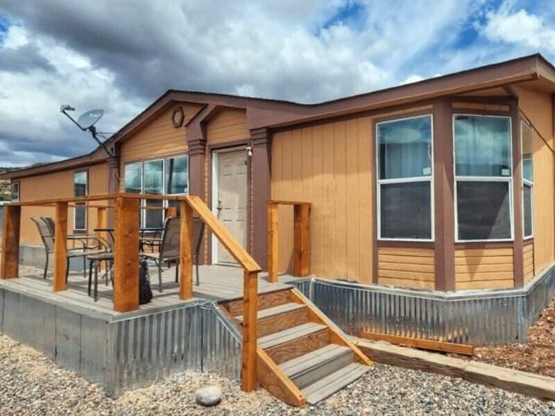 chucks-house-front_cropped_resized_minimized Chucks house front cropped resized minimized