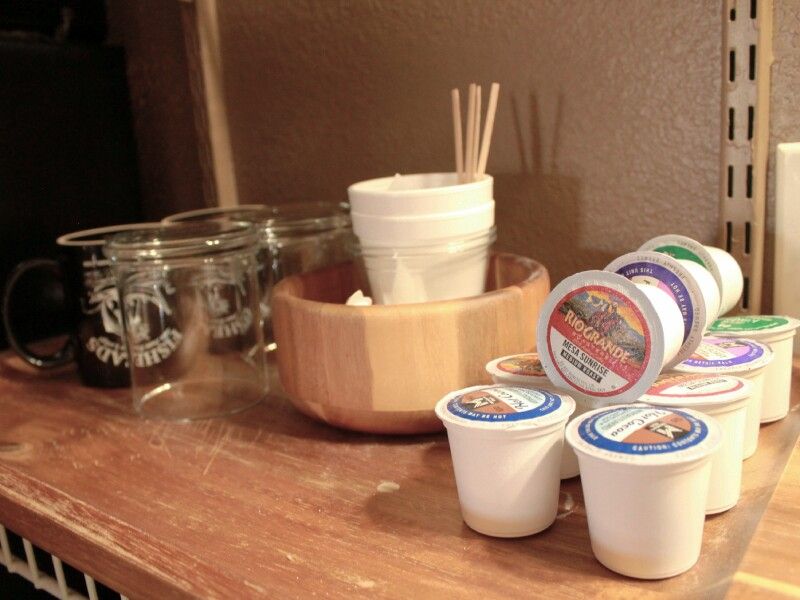 fisheads-deluxe-king-room-coffee-closeup Fisheads deluxe king room coffee closeup