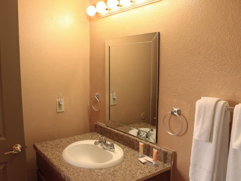 fisheads-standard-queen-room-bathroom-2 Fisheads standard queen room bathroom